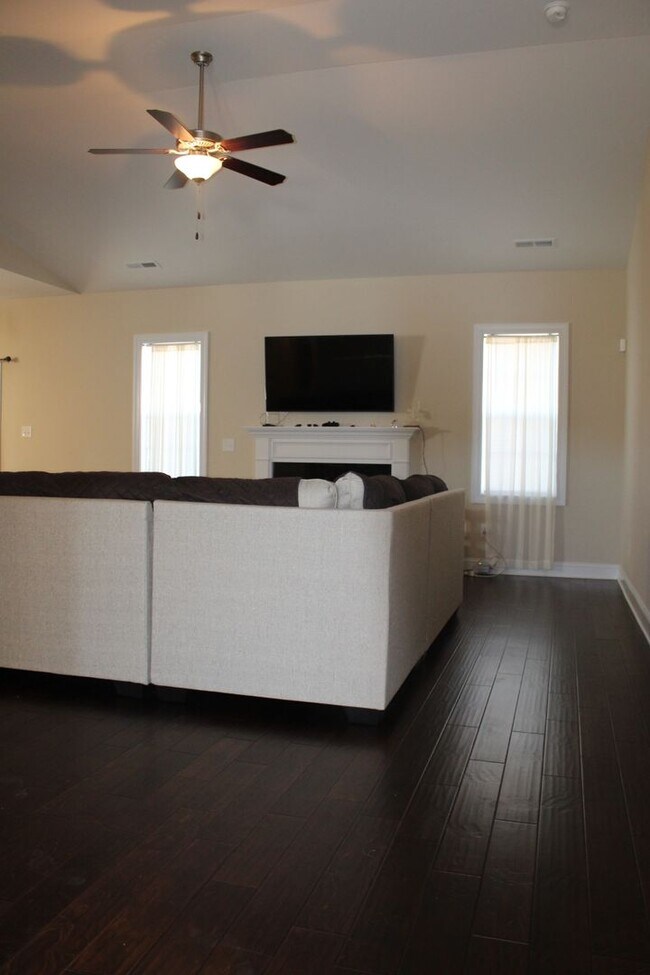 Photo - 205 Joyland Dr