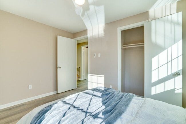 8131 Pinelake Ct Unit Level 3 - Room 2