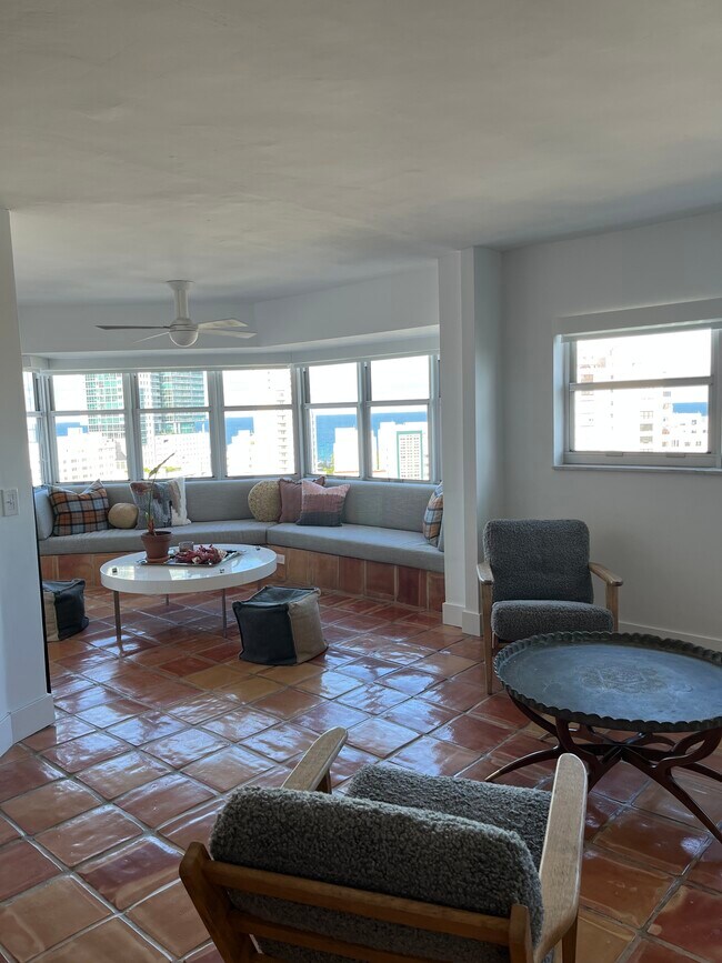 Photo - 1881 Washington Ave Unidad 16E