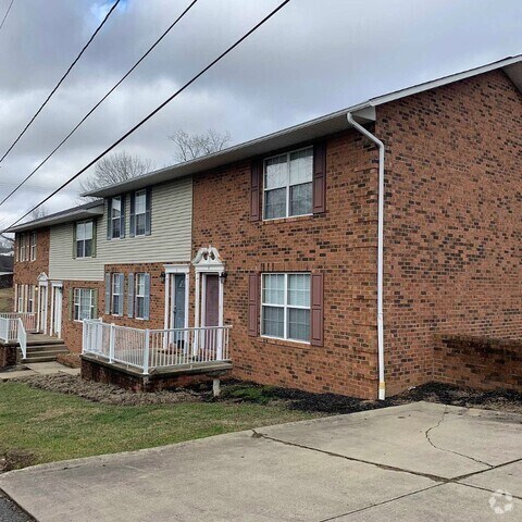 Building Photo - Dunhill Townhouses
