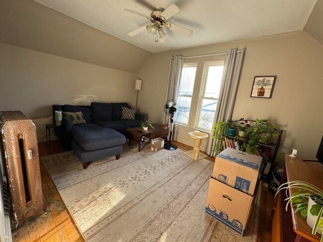 Photo - 107 Russell St Unit #2