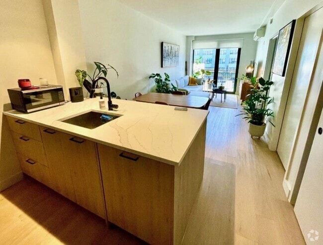 Building Photo - 2 bedroom in Queens NY 11106 Unit 303 Rental