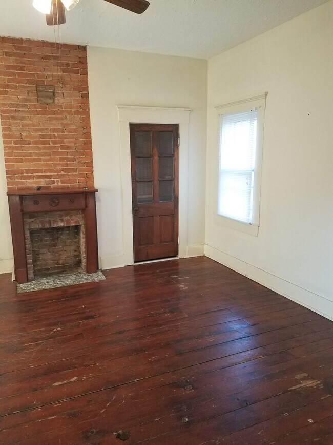 Photo - 2 Bed1 Bath Fenced in Backyard and Garage