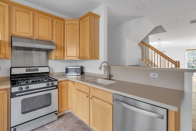 Photo - 451 Albany Ct