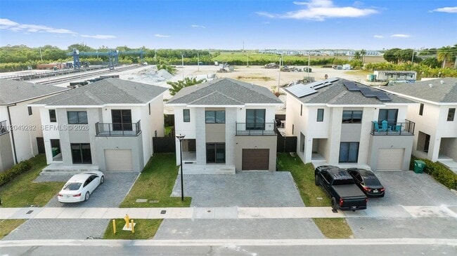 Photo - 275 NW 13th Pl