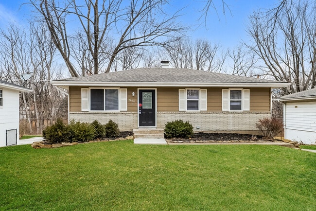 Photo - 5400 NE 59th Ter House