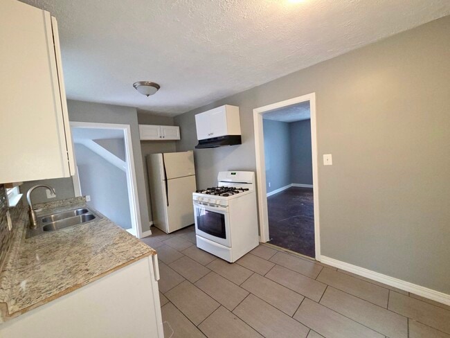 Photo - 20243 Westphalia St