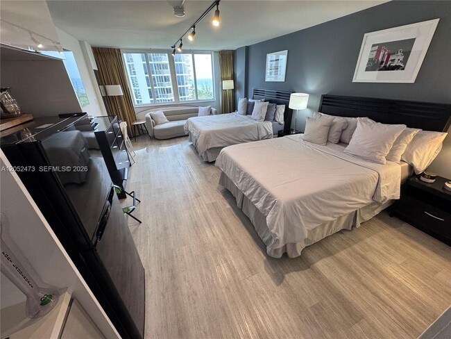 Photo - 19201 Collins Ave Unit 718