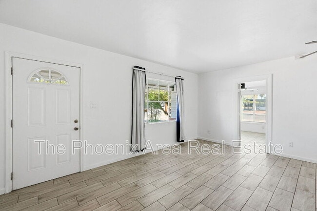 Photo - 2245 E Flower St