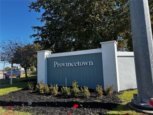 Building Photo - 5837 Queen Elizabeth Way Unit 1