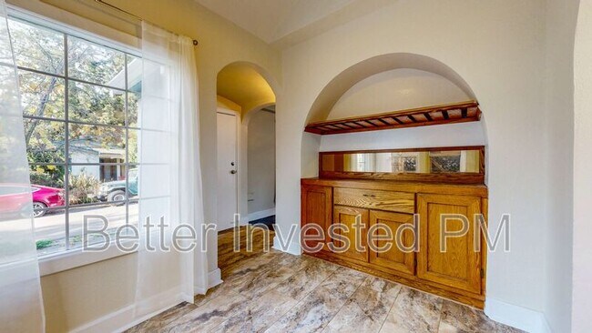 Photo - 210 Brown St House