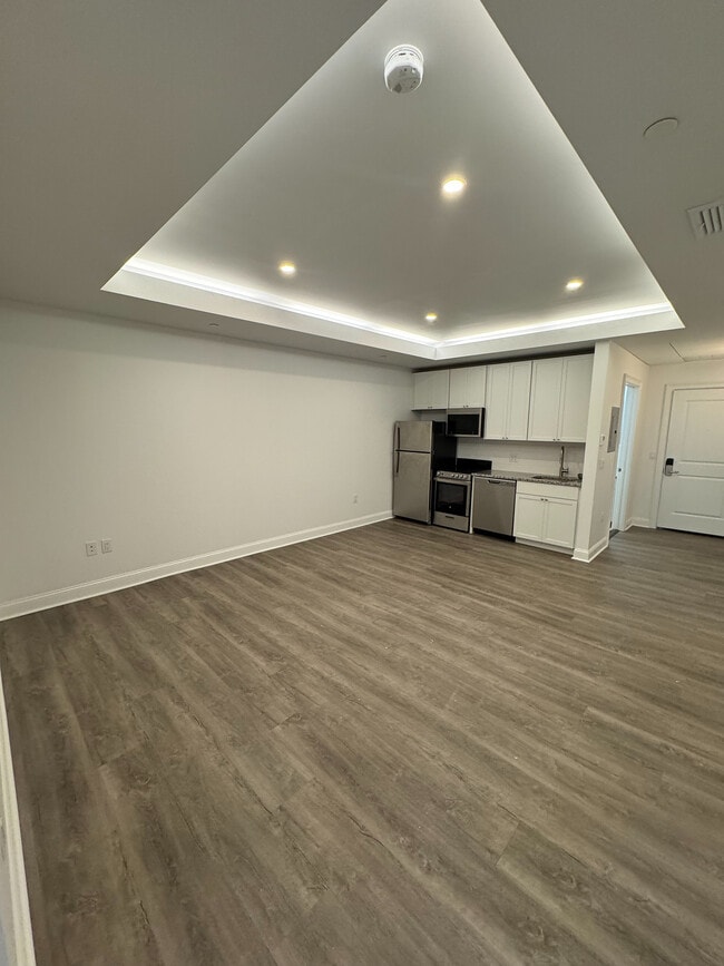402 livingroom.kitchen3