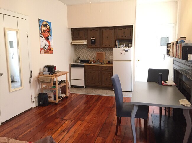 Photo - 1104 Spruce St Apartments Unit 5