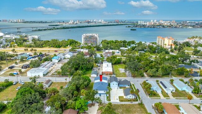 Building Photo - 527 N Garden Ave