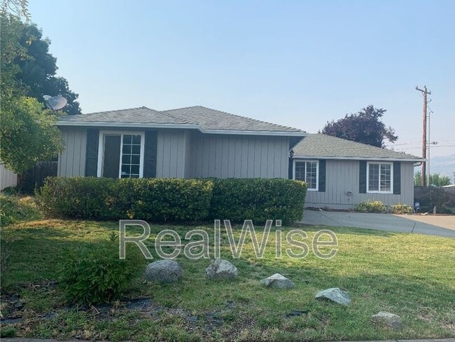 Photo - 210 Sweetbrier Dr