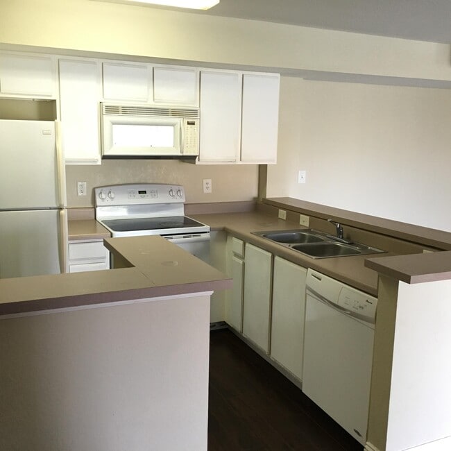 Building Photo - 161 SW Palm Dr Unit 205 Rental