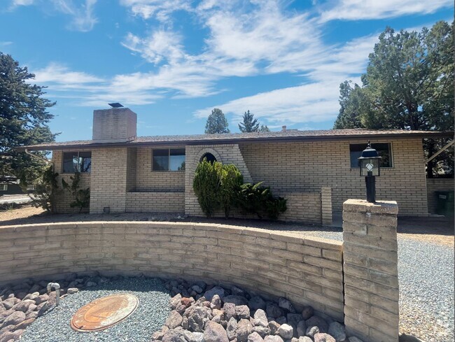 Building Photo - 3 Bedroom just minutes from Downtown Presc... Rental