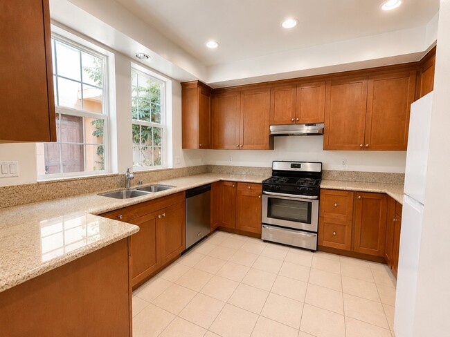 1130 E Colorado St Unit 204