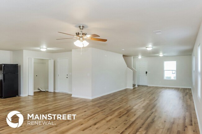 Photo - 215 Farmington Dr