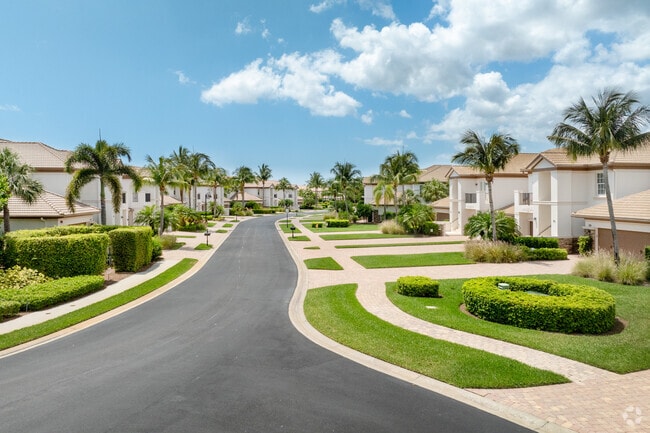 8026 Players Cove Dr Nápoles, FL 34113 - Players Cove