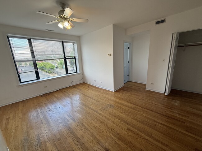 Photo - 3150 N Laramie Ave Unit 2B
