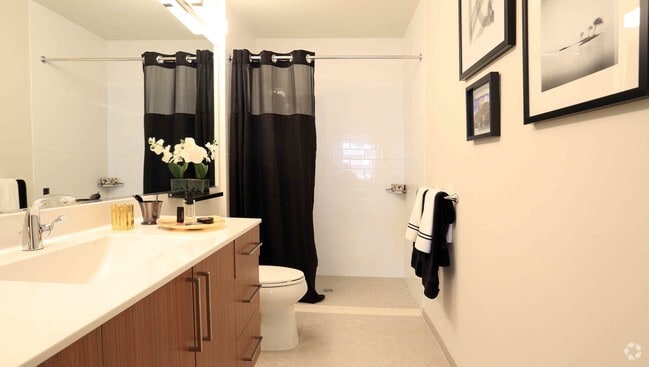 MASTER BATHROOM - River Tides