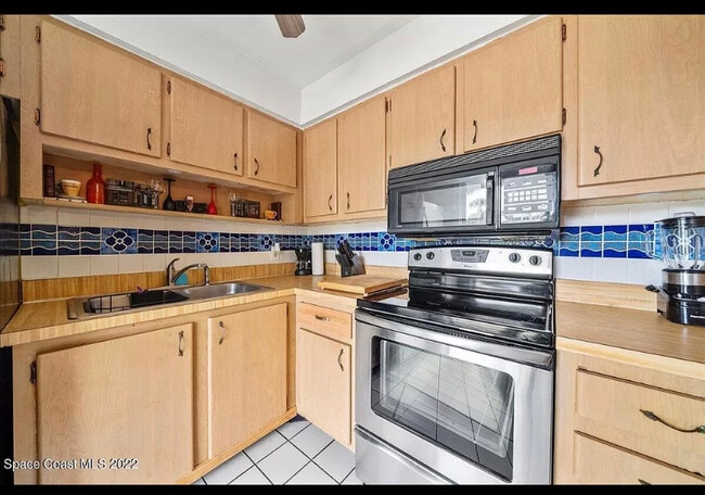Building Photo - 201 Taylor Ave Unit 2