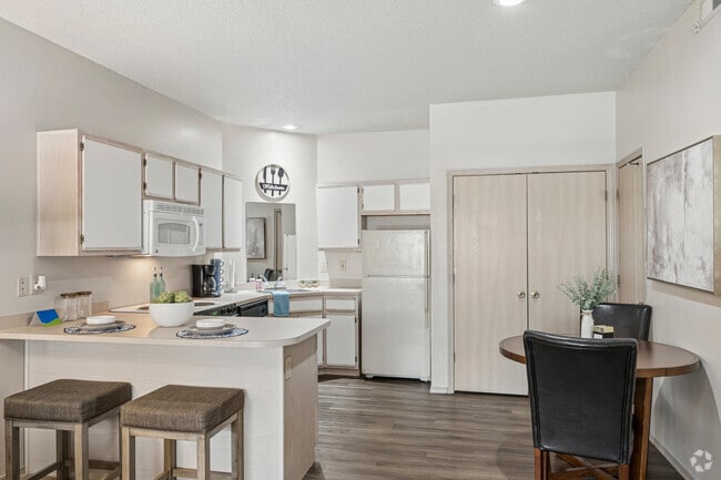 1BR, 1BA - 667SF - Kitchen