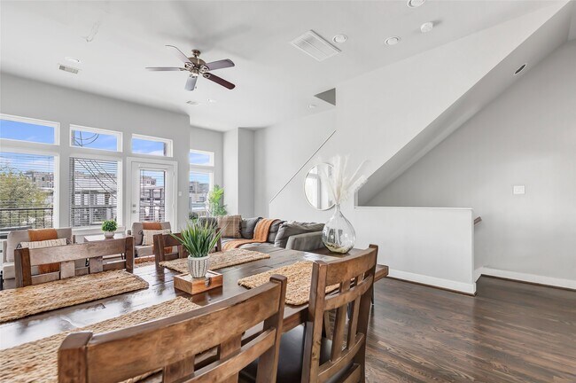 Photo - 1310 Roberts St