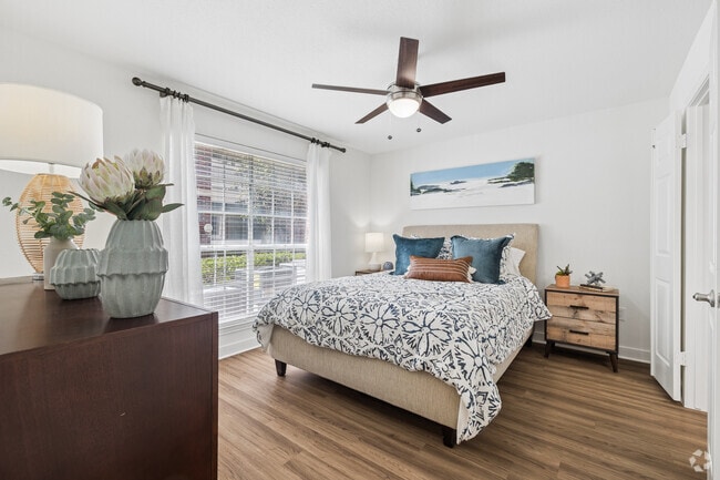 B2R 2BR, 2BA - 1,038SF - Primary Bedroom