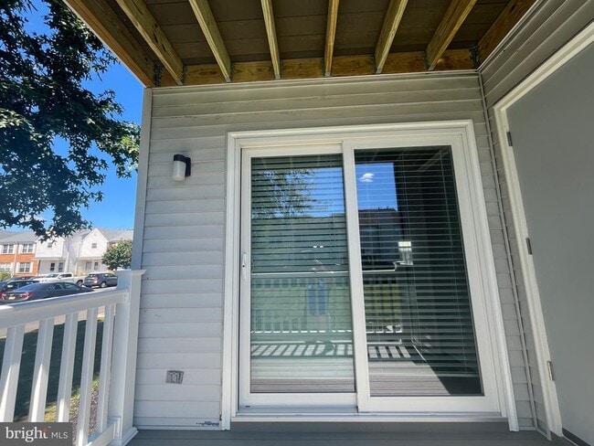 Building Photo - 815 Woodchip Rd Rental