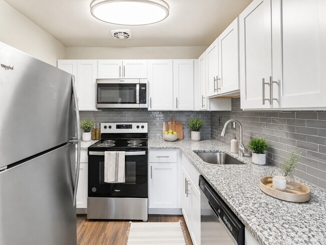 Building Photo - Hyde Park Apartment Homes