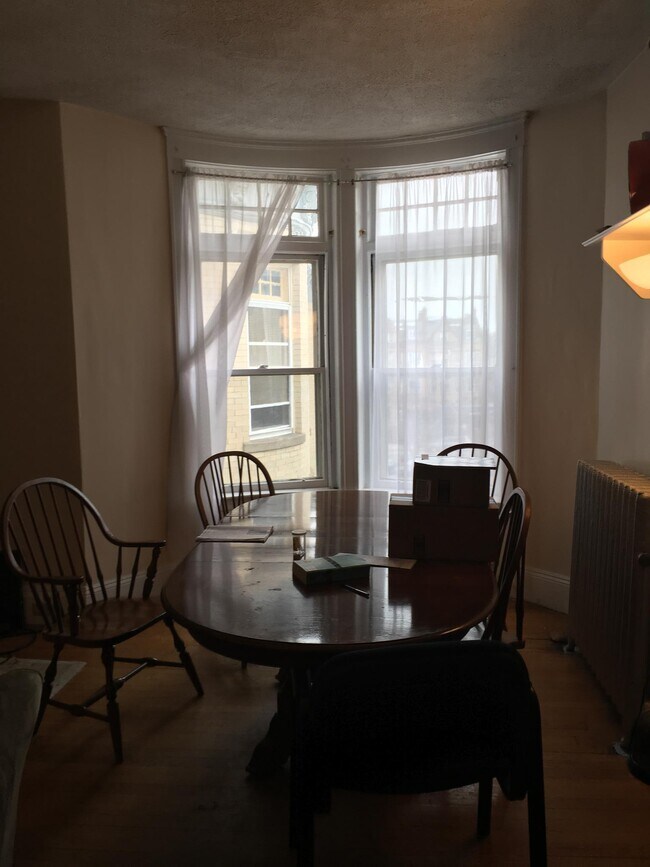Photo - 1677 Beacon St