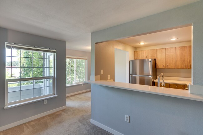 2 Bedroom in Downtown Woodinville! - 2 Bedroom in Downtown Woodinville! Condo