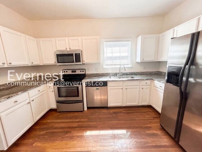 Photo - 157 Little St SE