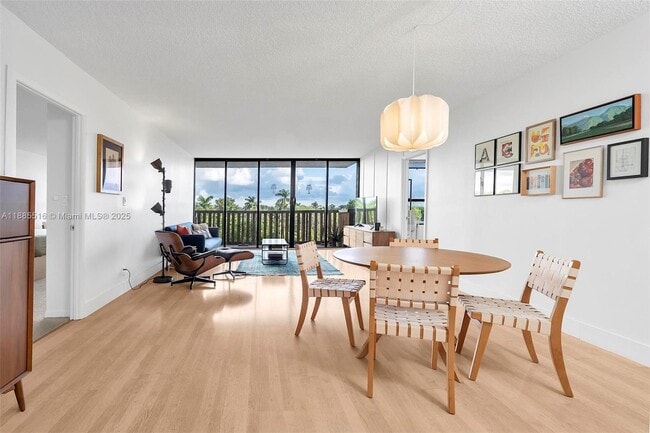 Photo - 780 NE 69th St Unidad 408