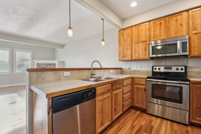 Stunning Updated Townhome in Rigden Farm - Stunning Updated Townhome in Rigden Farm
