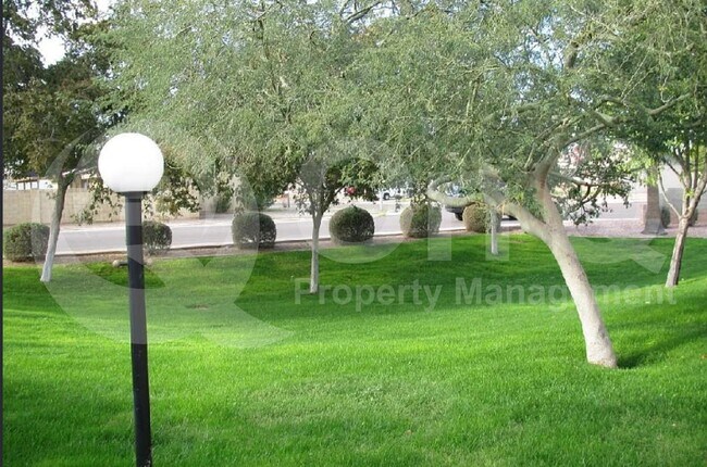 Photo - 2201 N Comanche Dr