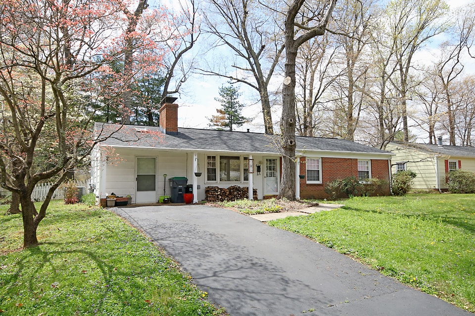 Pet Friendly, One Level Living in Johnson ... - Pet Friendly, One Level Living in Johnson ...