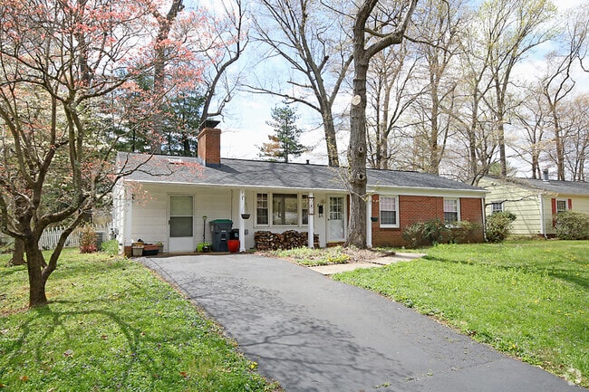 Building Photo - Pet Friendly, One Level Living in Johnson ... Rental
