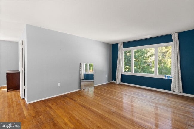 Photo - 14815 Empire St