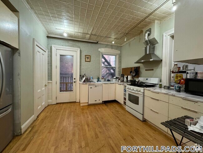 Building Photo - 3 Highland St Rental