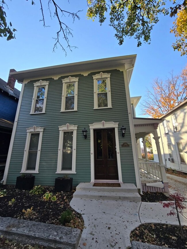 Building Photo - Full Furnished 2 Bed/1 Bath with Utilities Included