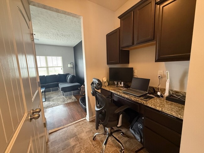 Photo - 1567 Sprucedale Dr