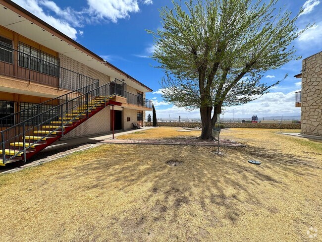 Building Photo - East El Paso Gated - Refrig A/C 2bed Townh... Rental