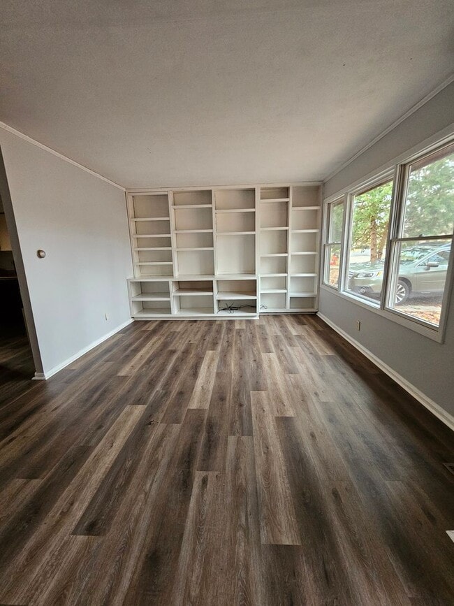 Photo - 3 Bd - 2 Ba near Hessel Park