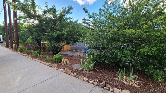 Photo - 2141 SW Quartz Ave