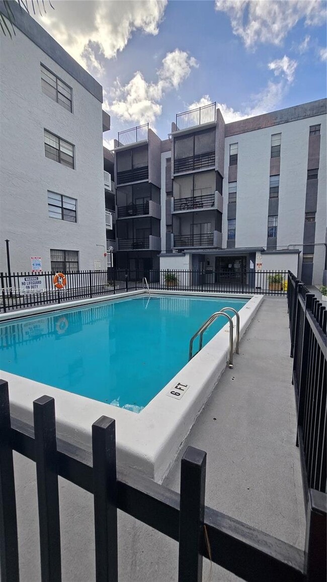 Building Photo - 13500 NE 3rd Ct Unit 110