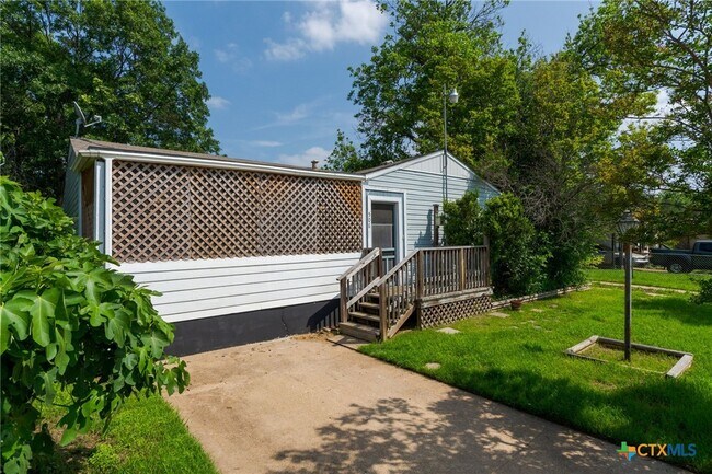 Building Photo - 508 Goodnight Dr