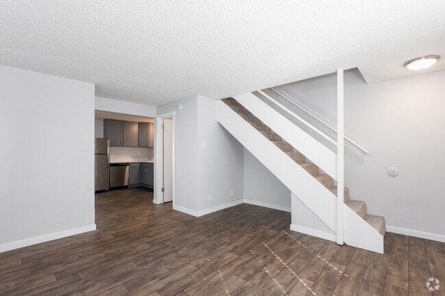 2BD, 1.5BA - 975SF